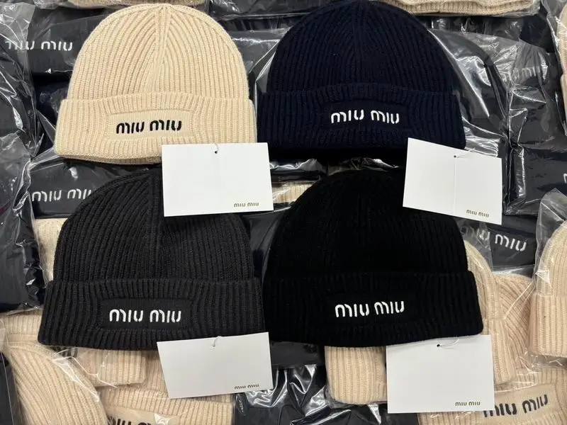 Miumiu hat dx03